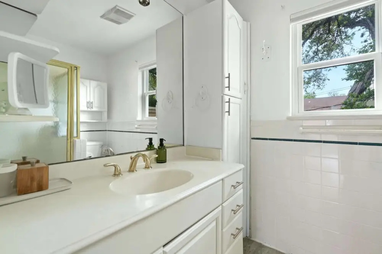 4 Bedroom Near Soco With a Private Pool & Sauna