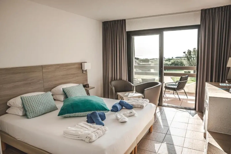 Superior Double room with balcony and with partial sea view