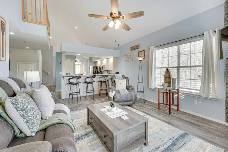Updated Branson Condo w/ Lake Taneycomo Views!