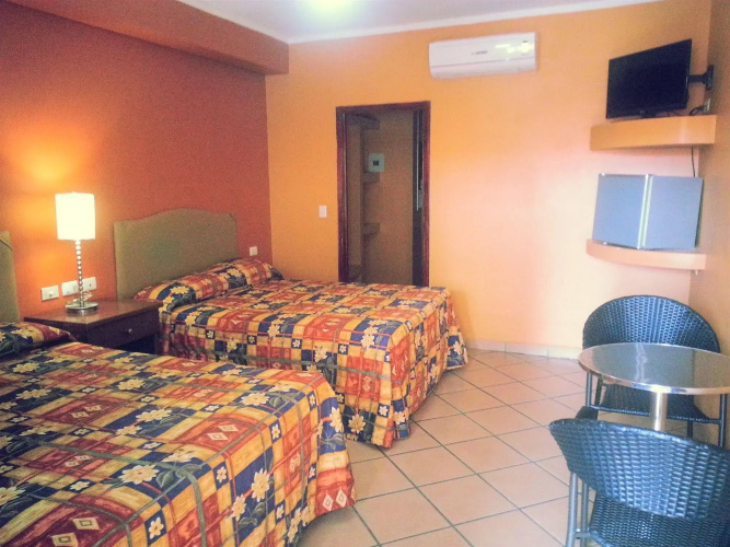 Hotel Plaza Los Arcos