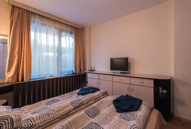 2 Bedrooms Apartment
