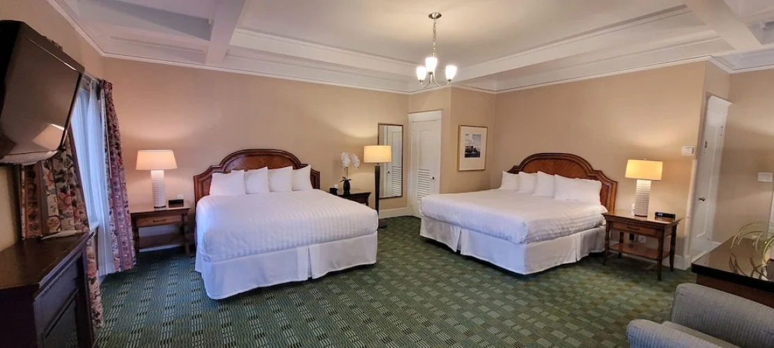 1 Bedroom Standard Quadruple Family room