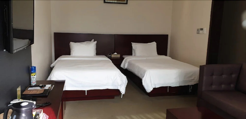 Hotel The Base