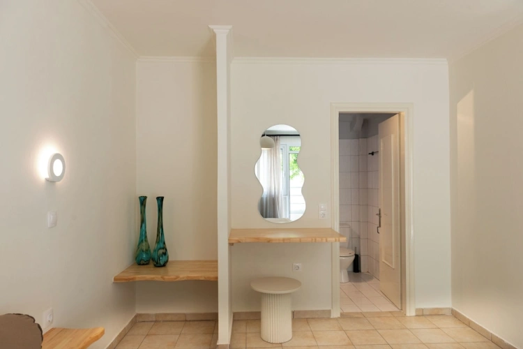 Standard Twin room with balcony and with courtyard view