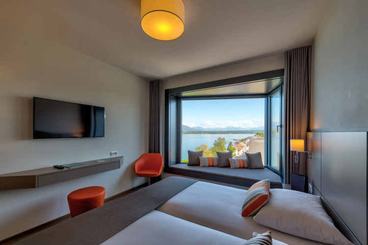 Lake Geneva Hotel