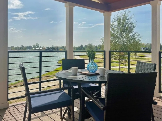 1 Bedroom Premium Cottage with lake view