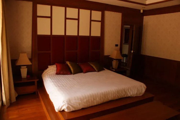Sirinthara luxury villa