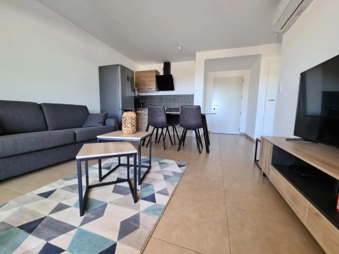 2 Bedrooms Apartment