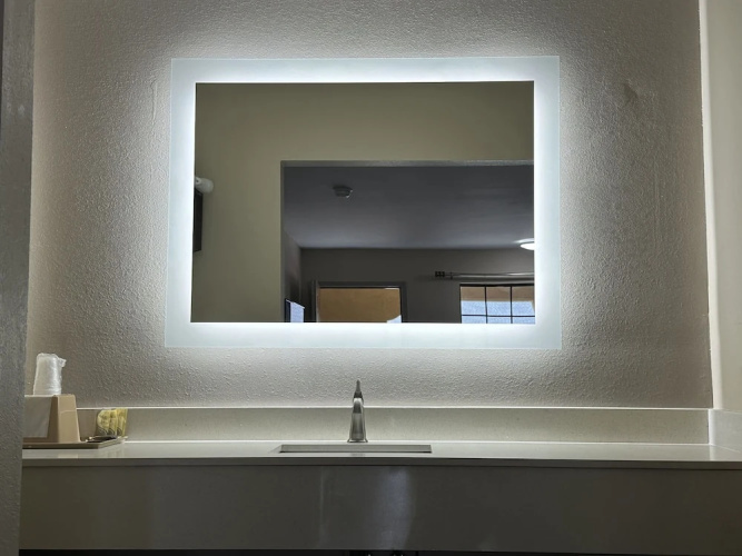 Express Inn & Suites