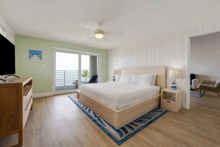 2 Bedrooms Suite with ocean view