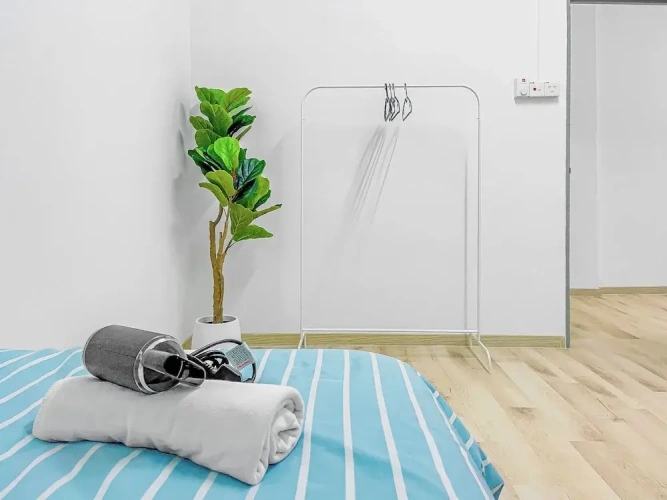 Standard Triple room with city view