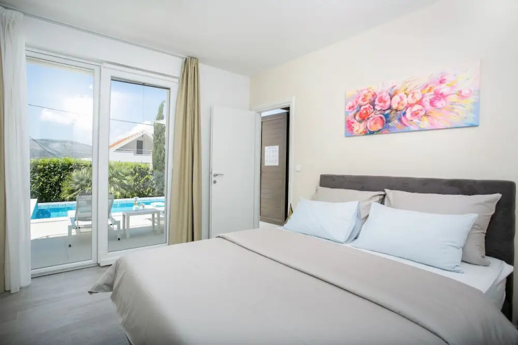 Villa AvalonOver view