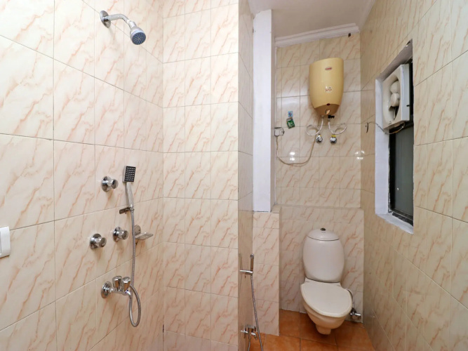 Hotel Feather By OYO Rooms