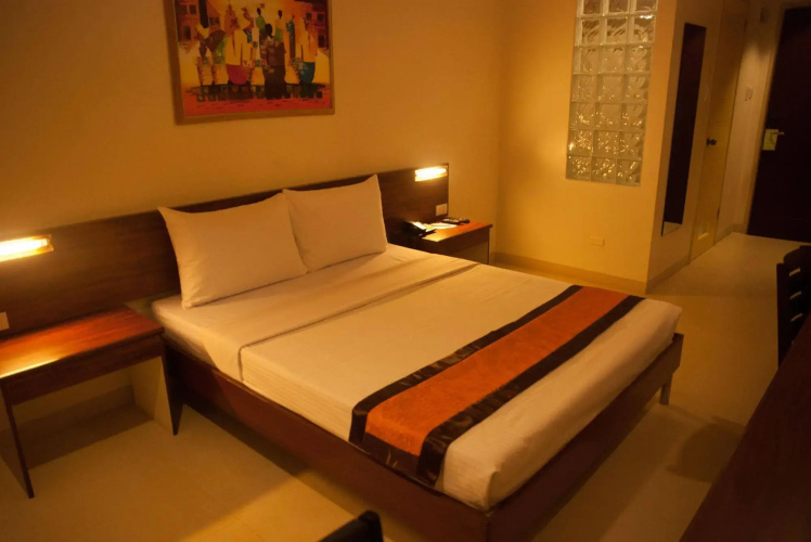 M Suites Hotel