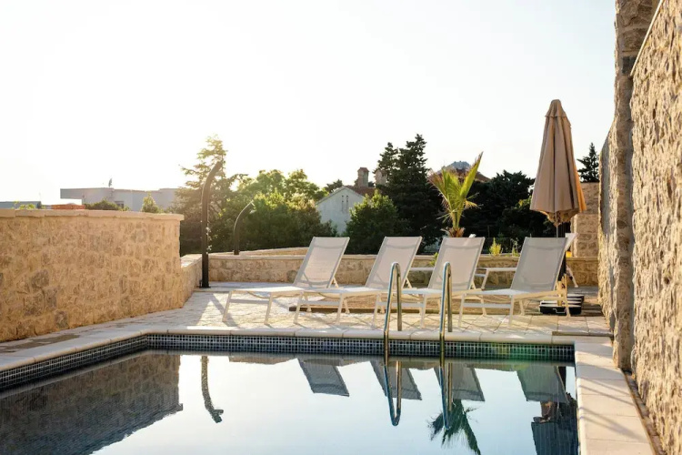 Meridian Pool Residences
