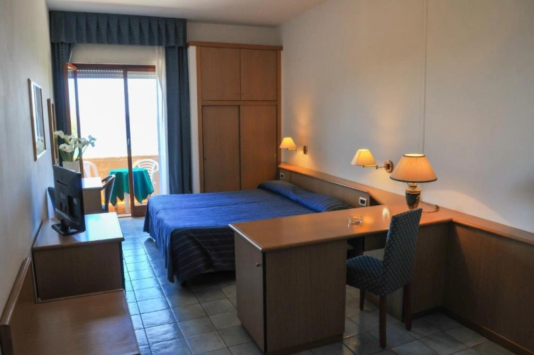 Standard Quadruple room with sea view