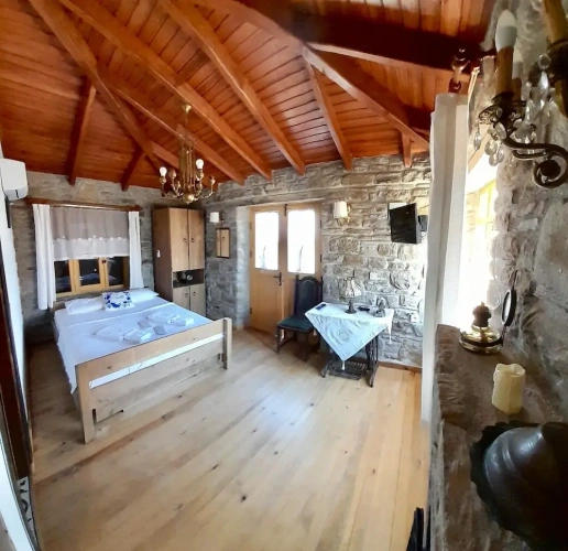 1 Bedroom Deluxe Triple room with mountain view