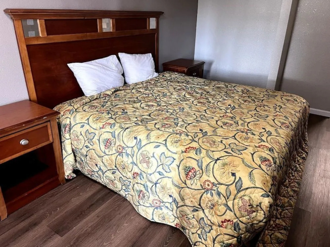 Budget Plaza Motel