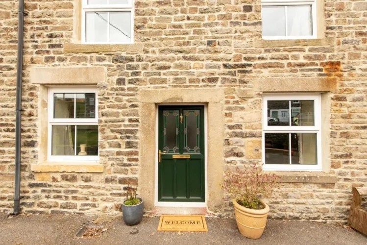 4 Bedrooms Cottage