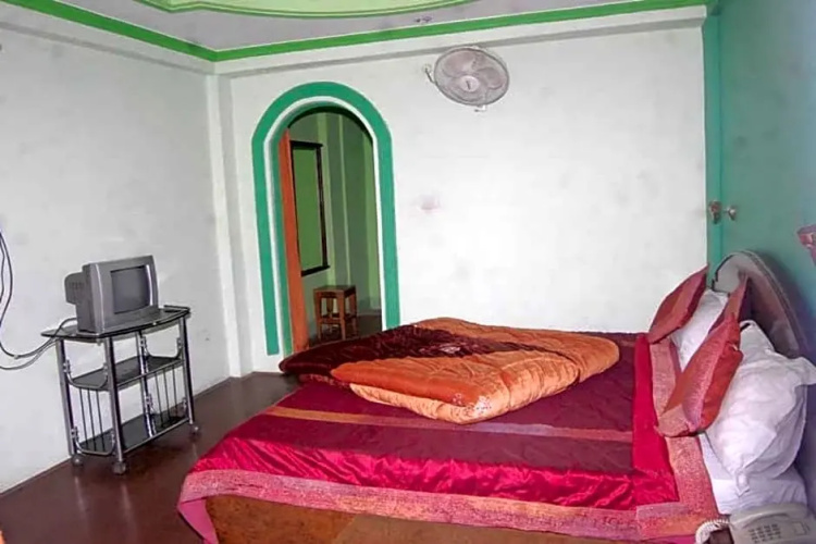 Goroomgo Hotel Shivay Kausani