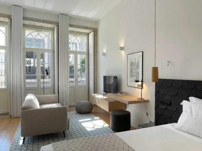 Executive Twin room with balcony and with city view
