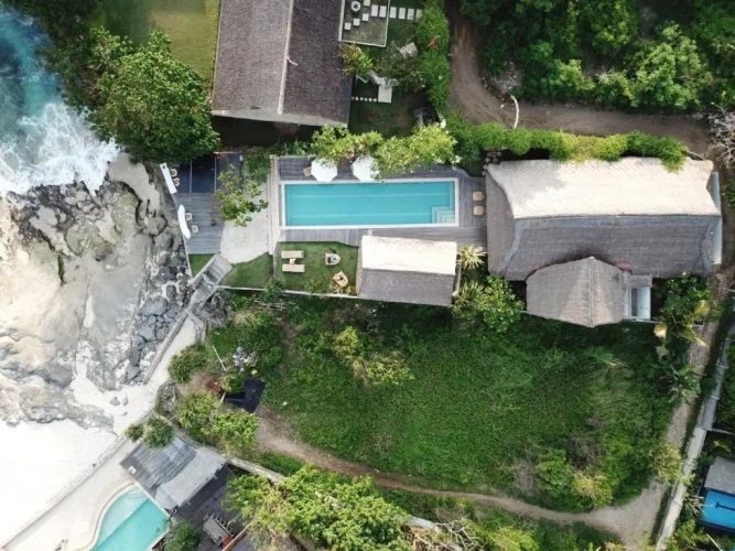 3 Bedrooms Villa with balcony and beachfront