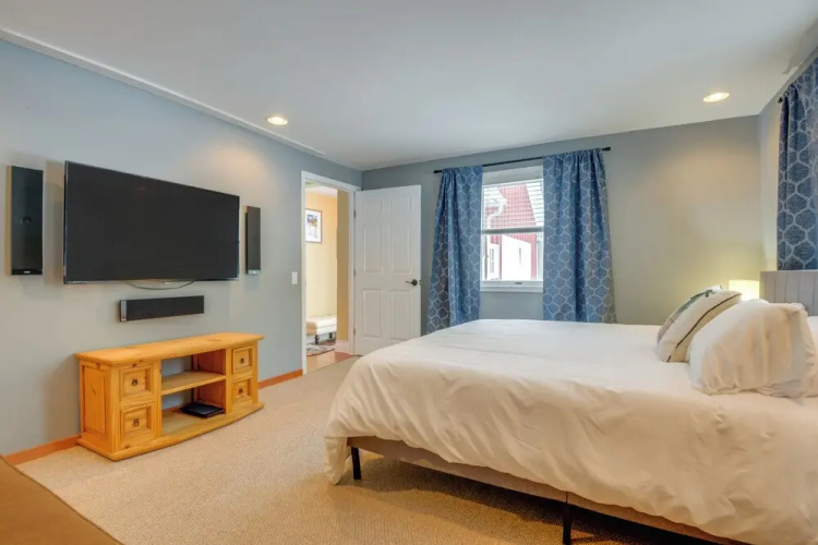 Ski, Golf & Hike: Spacious Dover Retreat!