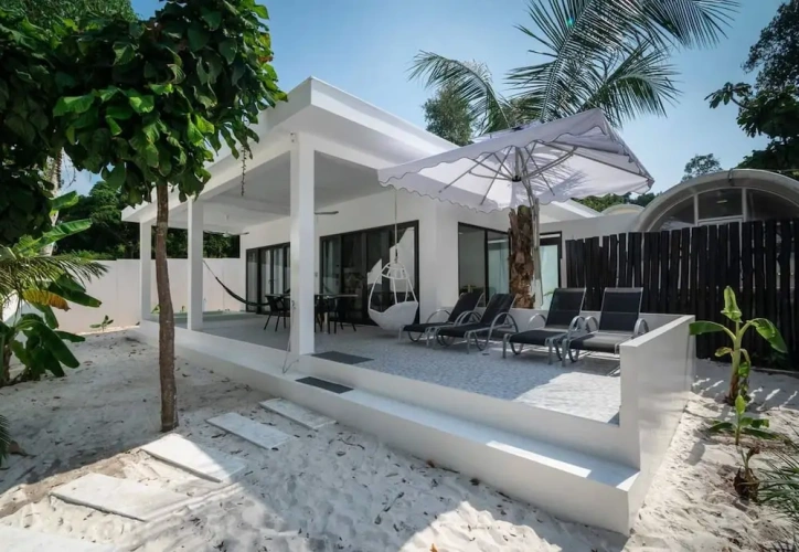 Sextuple Family Villa with balcony