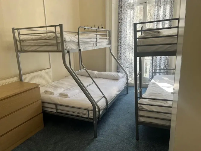 1 Bedroom Standard Quadruple Family room