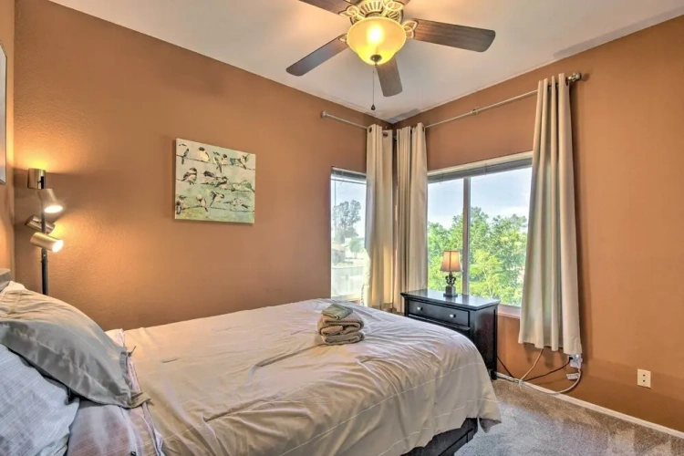 2 Bedrooms Apartment