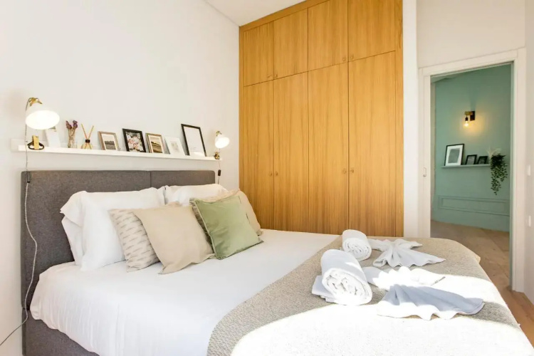 Artistic 2BR Flat Downtown w/ AC by LovelyStay