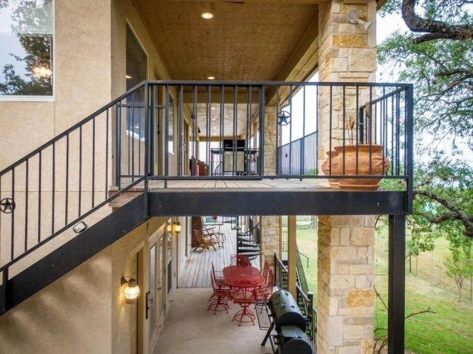 5 Bedrooms Cottage
