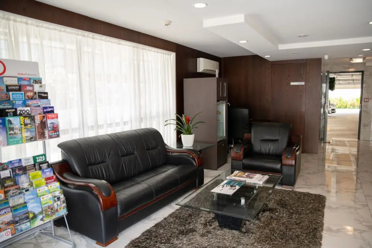 Quality Suites Alexander Inn