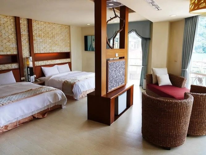 Standard Quadruple room with balcony and with lake view