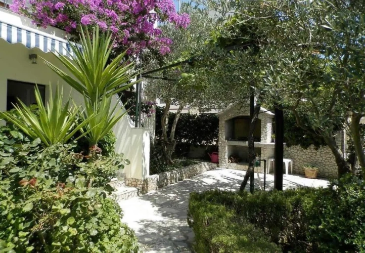 3 Bedrooms Cottage