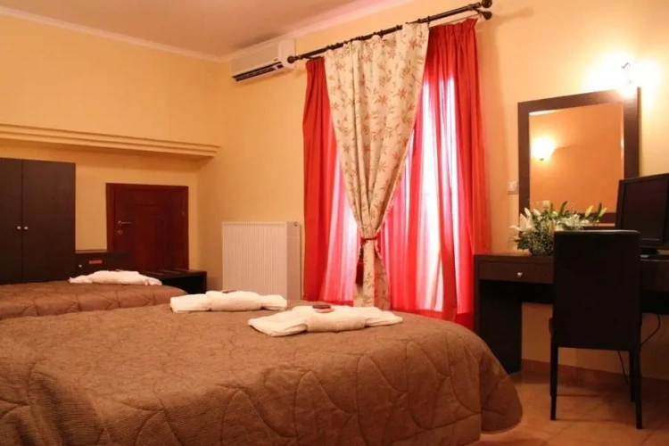 Standard Triple room