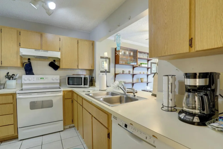 Seminole Townhome: Easy Access to Beaches!