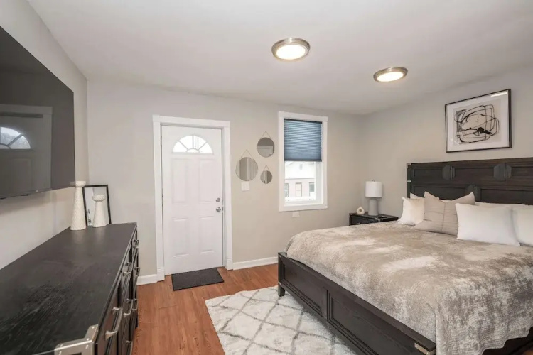 The Covington Cottage Modern 2 BDR Charmer