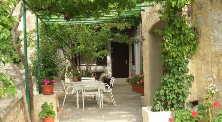 Paradise Stone Apartments