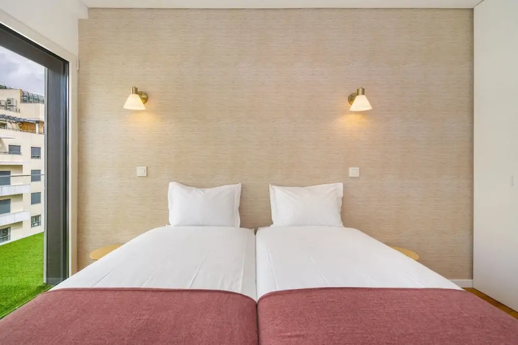 Urban Retreat W/Parking, Elevator & Ac By Benfica Stadium