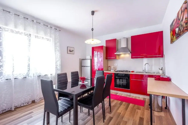 3 Bedrooms Apartment