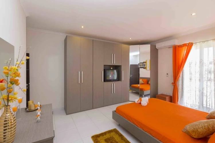 2 Bedrooms Comfort Apartment with balcony and with sea view