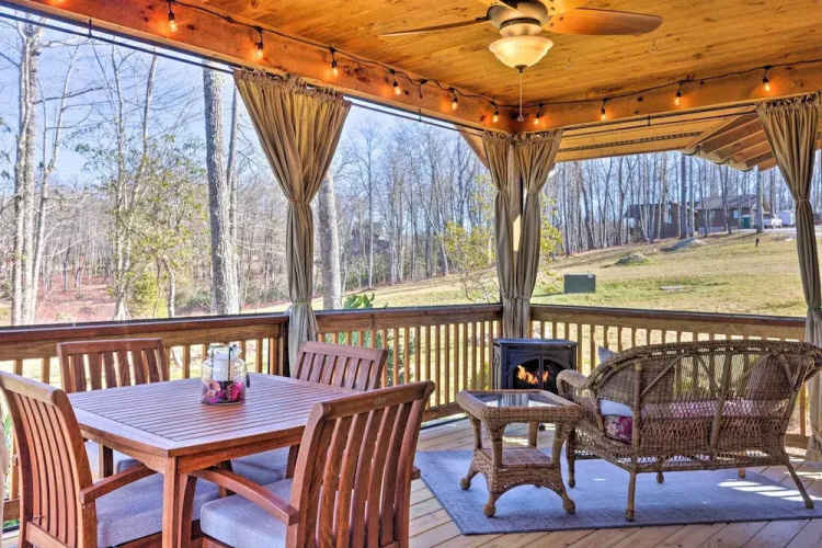 Modern Cabin w/ Deck, Grill & Chinquapin Amenities