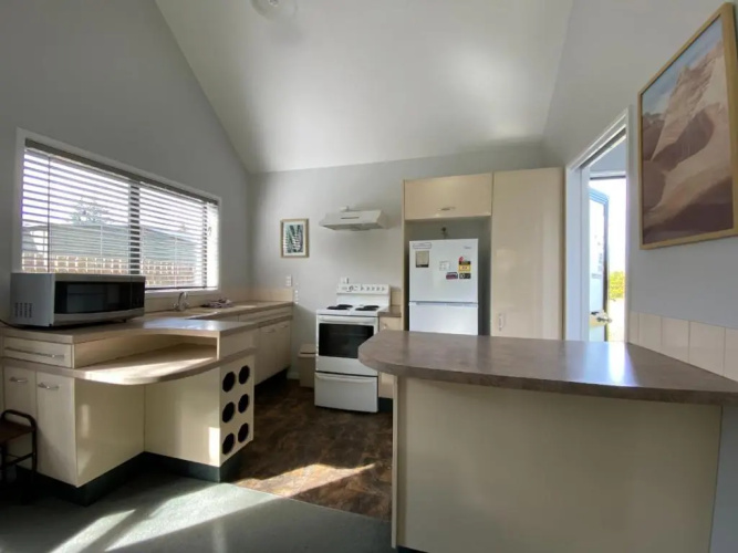 15b Caverhill Close