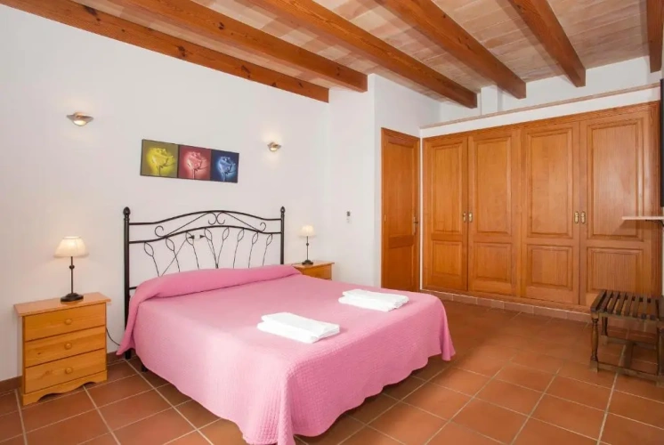 4 Bedrooms Cottage