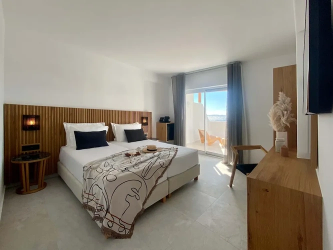 Deluxe Suite with balcony and with sea view