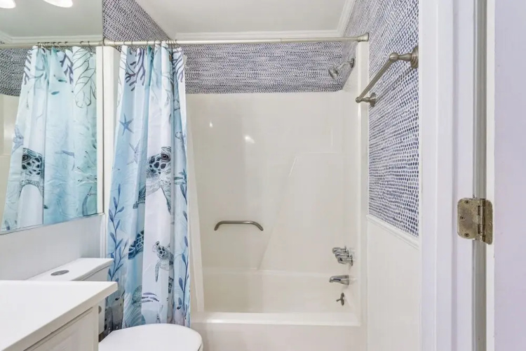 Pool & Beach Access: Hilton Head Coastal Condo