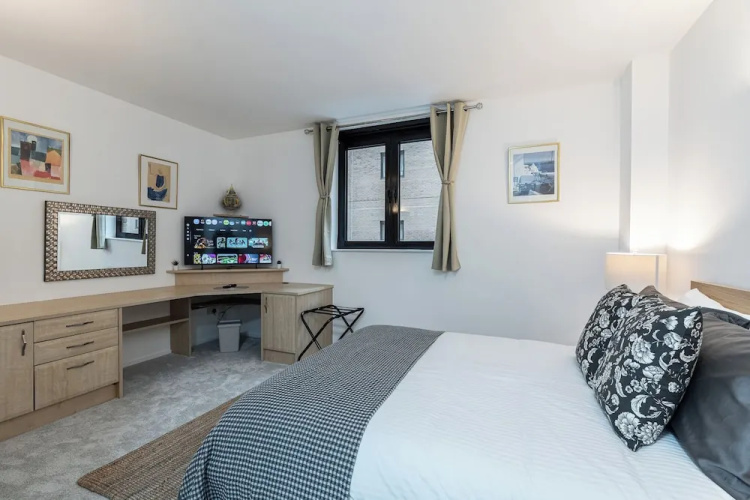 Duplex 2BR 2BA Flat Near Gloucester Rd Station
