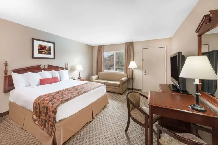 Days Inn Show Low