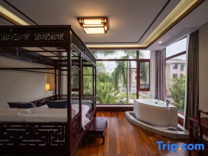 2 Bedrooms Family Suite with garden view